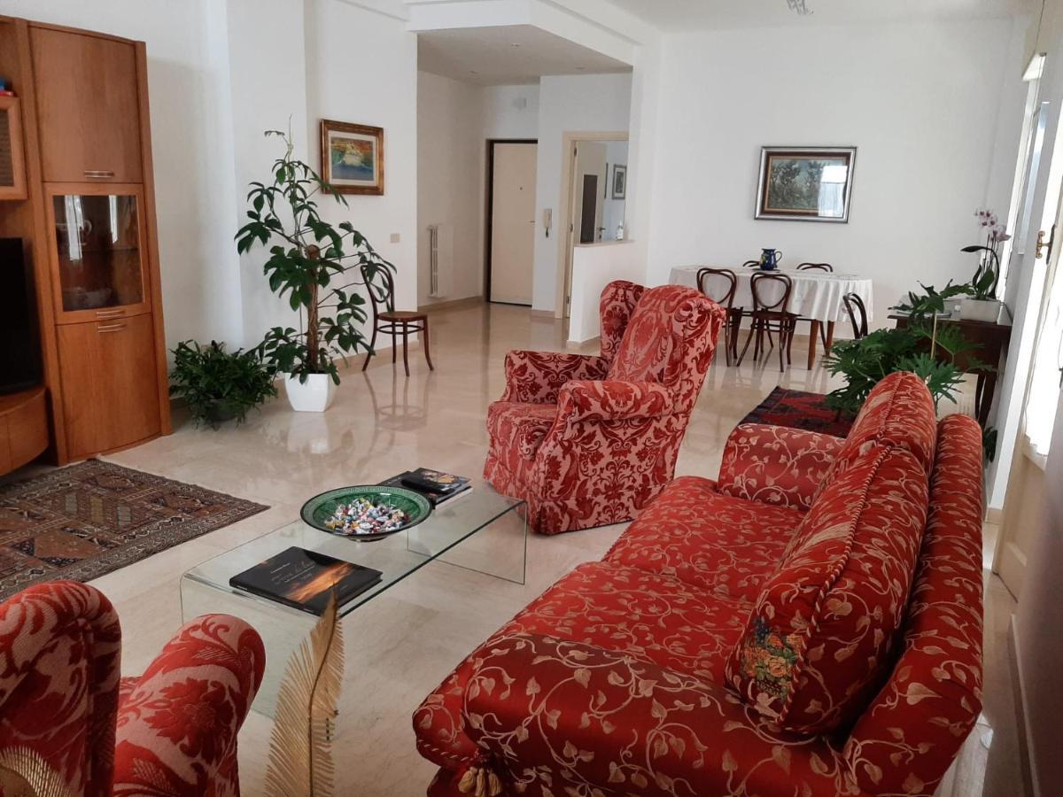 Interno13Bari Villa Luaran gambar